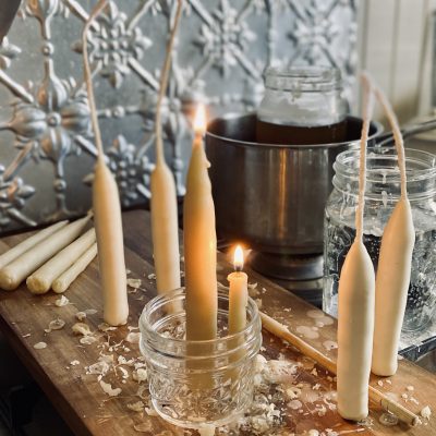 Beautiful DIY Beeswax Candles – Fast, cheap and amazing